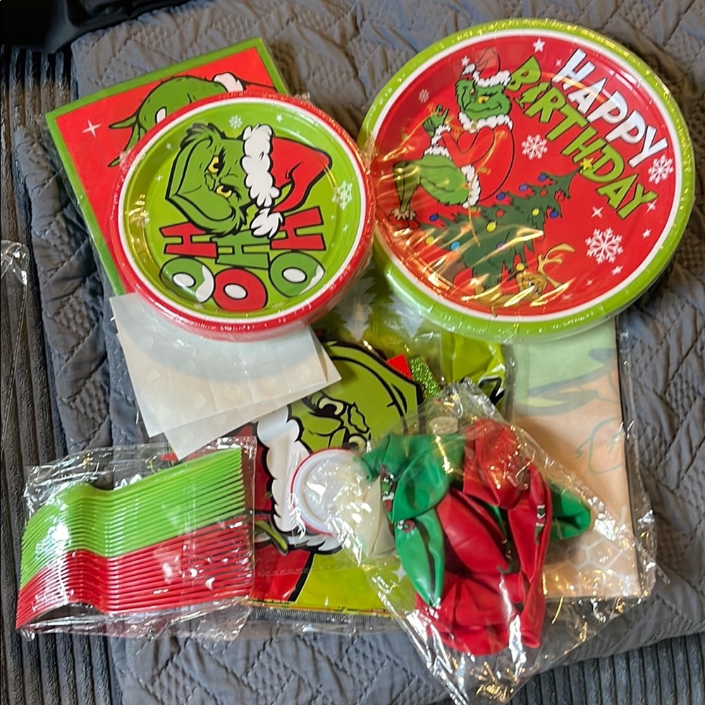 Grinch Themed Party Supplies Set - Red and Green